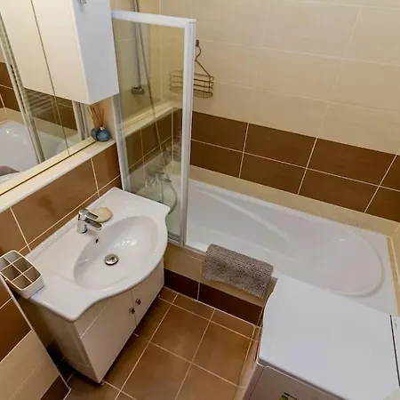 Apartment 2br Corvin Terrace W Ac By Nw