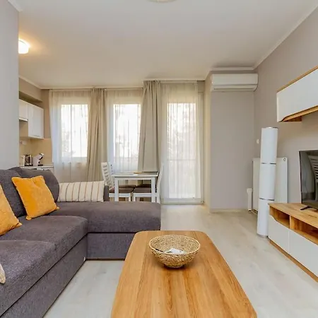 Apartment 2br Corvin Terrace W Ac By Nw Budapest