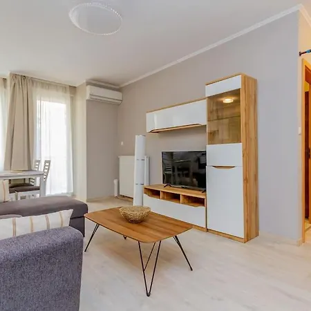 Apartment 2br Corvin Terrace W Ac By Nw Budapest